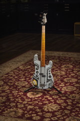 Fenderの楽器・機材 OTTO’S MOON BASS