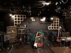東京の詳細 地下1Fライブハウス
