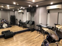 東京のショップ Sound Studio NOAH  渋谷１ E1st